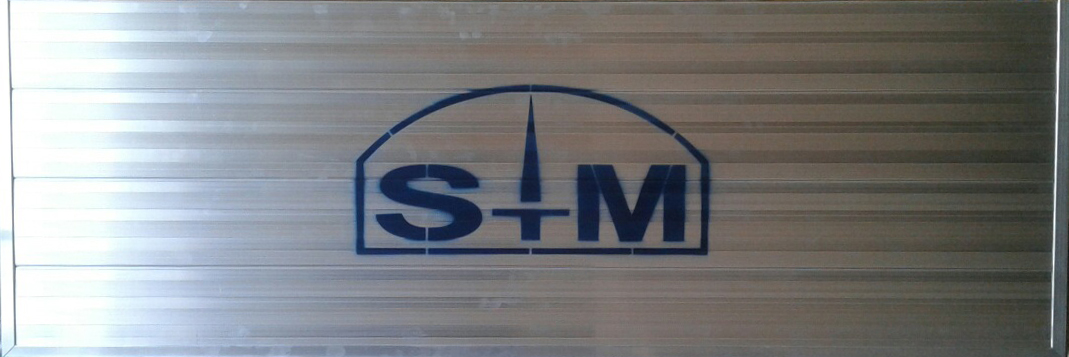 Application of a logo on a segment of an aluminum piste